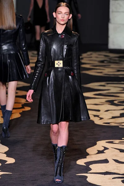 Look 27